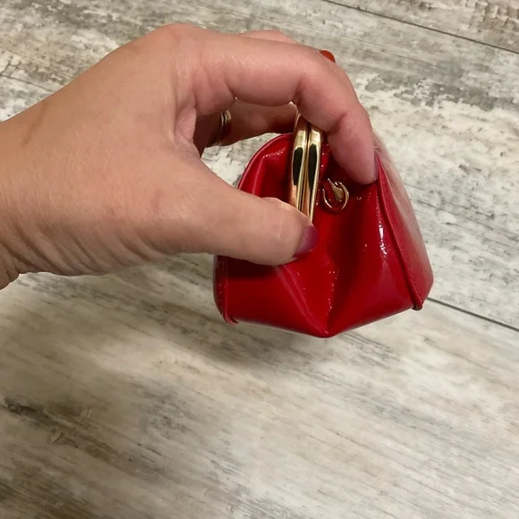 New Miu Miu kisslock red crossbody bag GWP - Picture 3 of 3